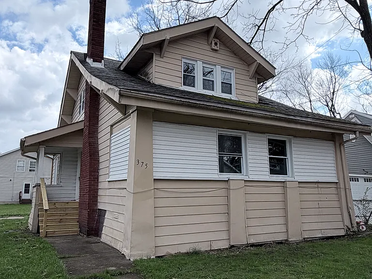 375 Grace Ave — Photo 1