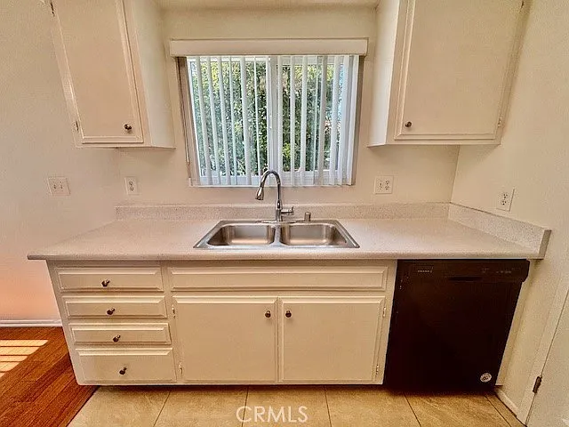 679 W 18th St #B — Photo 14