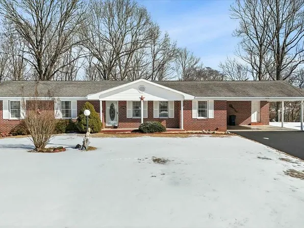 3232 Longview Dr, Saint Paul, VA 24283