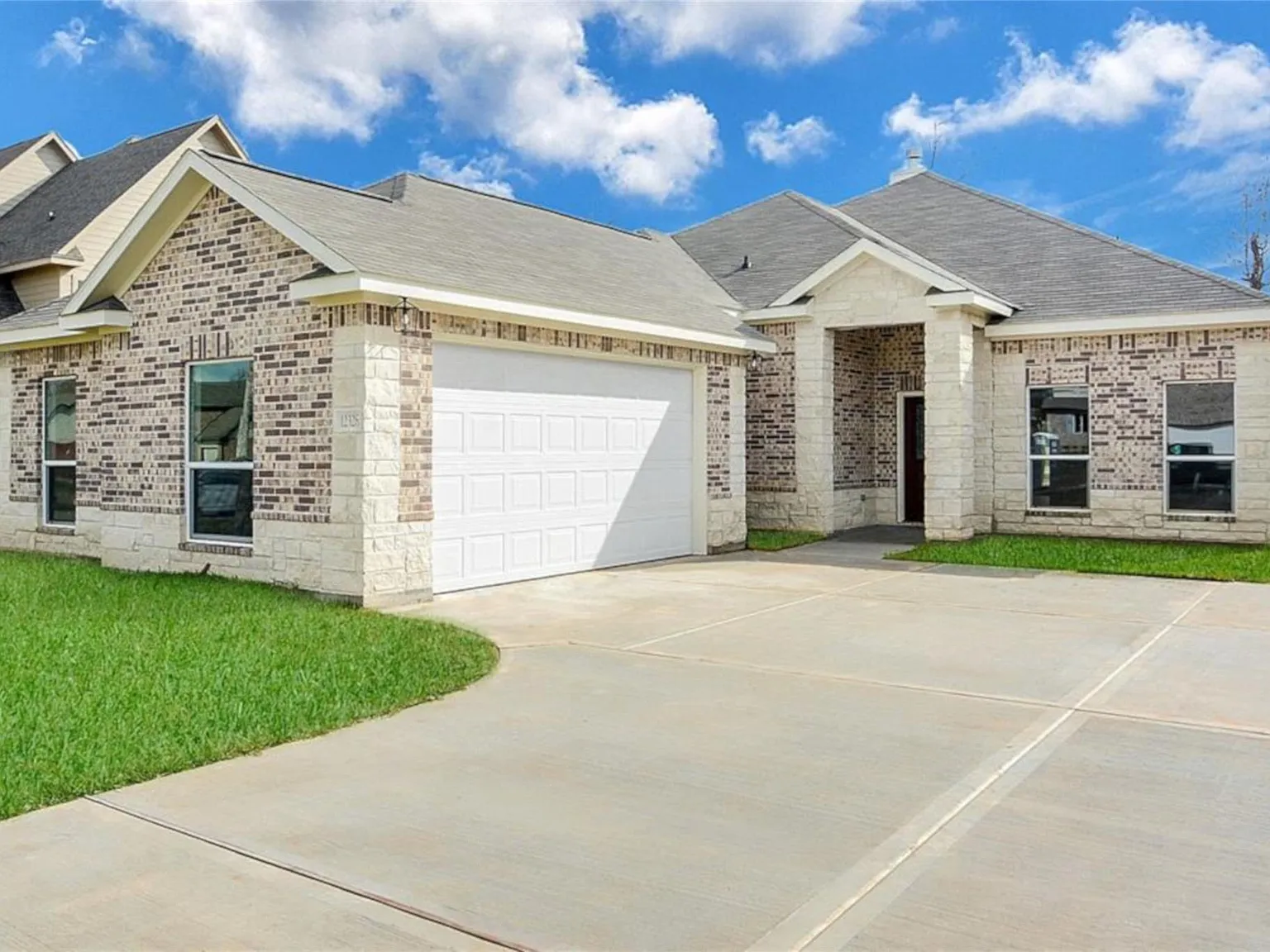 3 bed, 2.5 bath, 2300 sqft, $2,490 — Photo 3