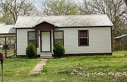 2nd image of 204 Liveoak St