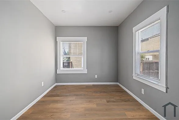 1138 E 15th St — Photo 13