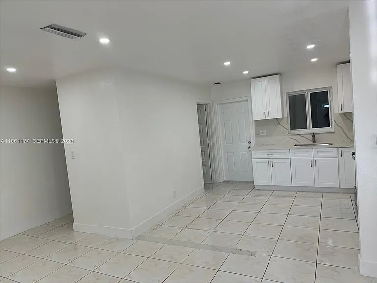 732 SW 6th St #732 — Photo 3