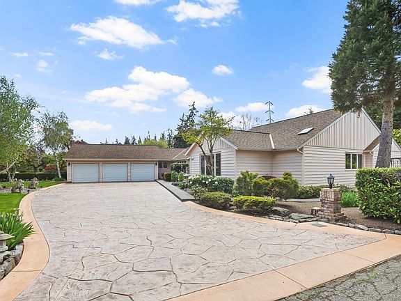 3rd image of 2525 85th Ave NE