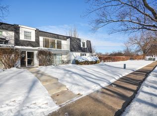 1125 Royal Street George #205, Naperville, IL 60563