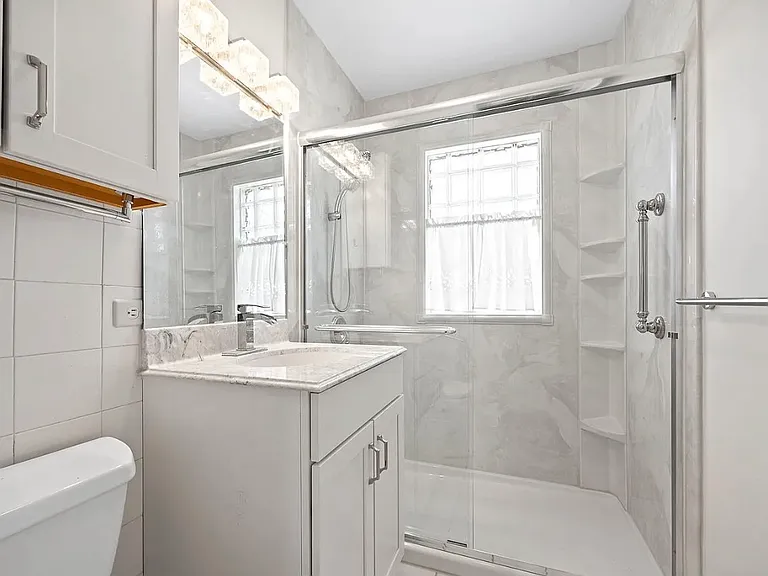 630 Wilson St — Photo 2