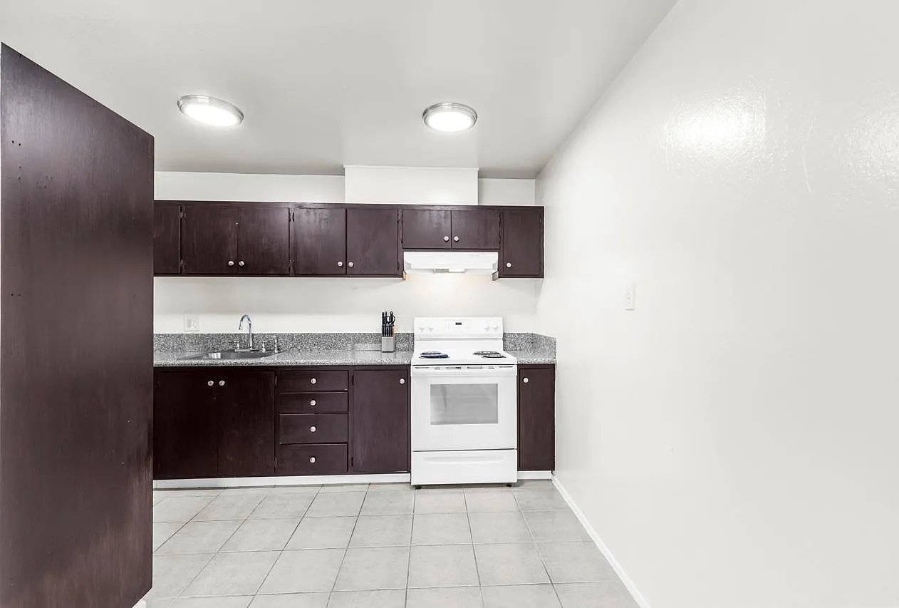 2500 Dana St — Photo 1