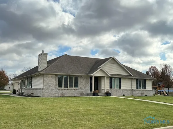 1001 Stonehedge Dr, Bryan, OH 43506