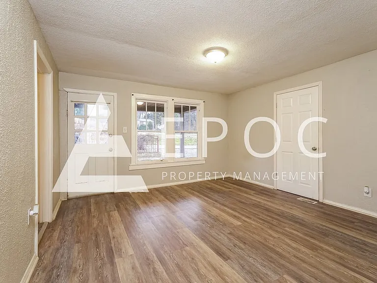 1310 Phipps Ave — Photo 8