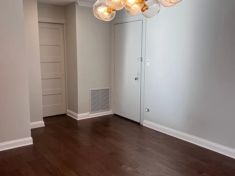9242 Gross Point Rd #405 — Photo 4
