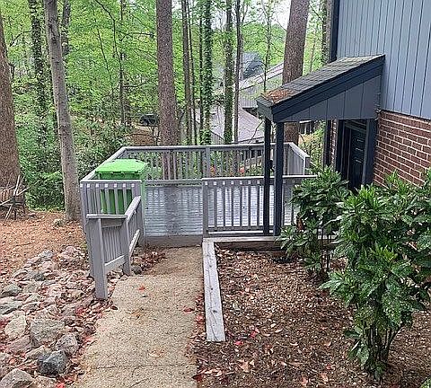 Side entrance guest suite