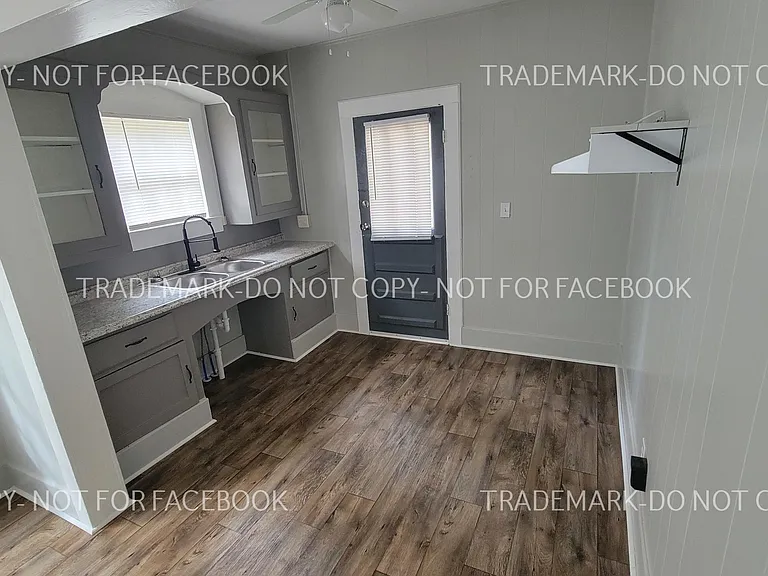 131 Eisenhower St — Photo 5