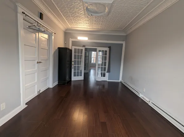 262 Woodlawn Avenue image 4 of 10