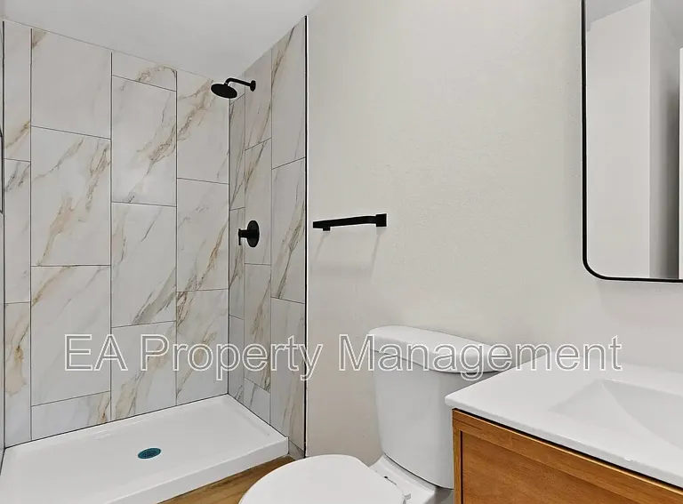 1055 Betts St NE — Photo 17
