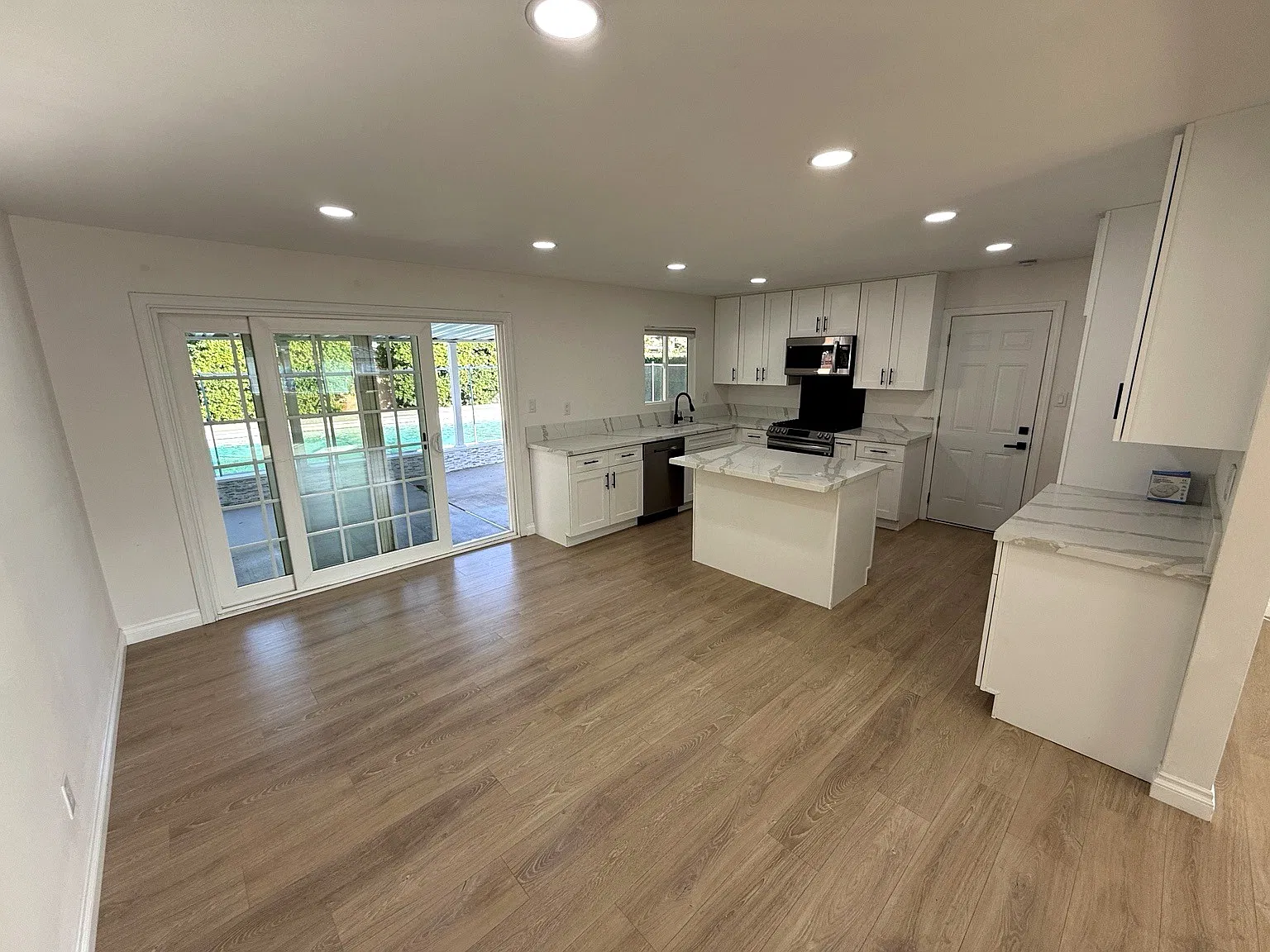 4 bed, 1463 sqft, $4,350 — Photo 3