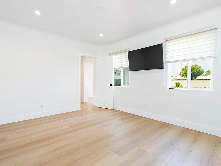 2225 Scott Rd — Photo 22