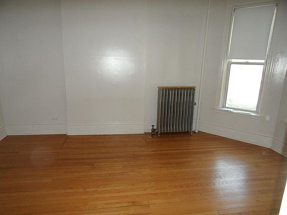 3rd image of 4025 N Greenview Ave #1G