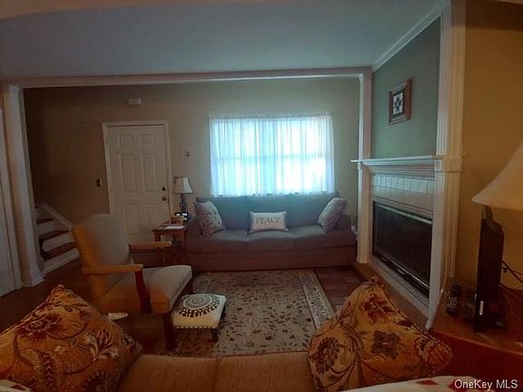5th image of 7 Woodlake Dr