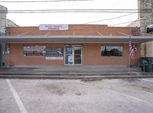 415 Saint James St, Gonzales, TX 78629