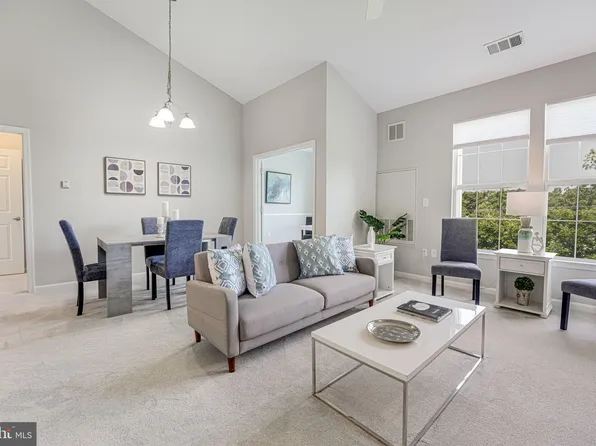 801 S Greenbrier St APT 418, Arlington, VA 22204