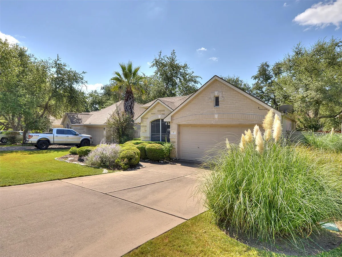 Building Photo - 11 Troon Dr