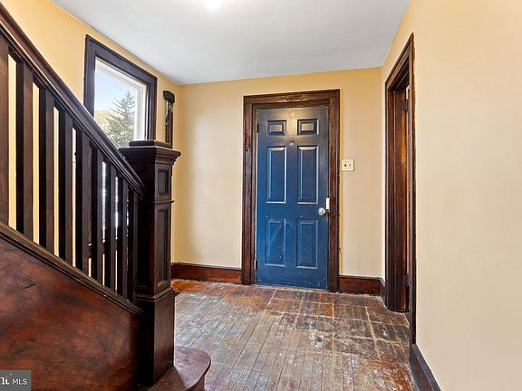 4th image of 420 N College St