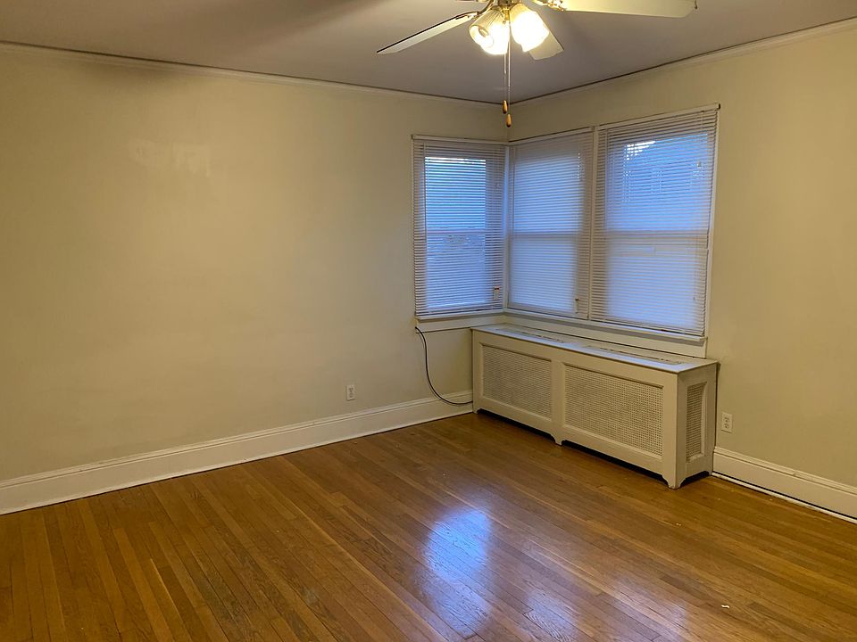 1st image of 54 Parkwood St APT 1