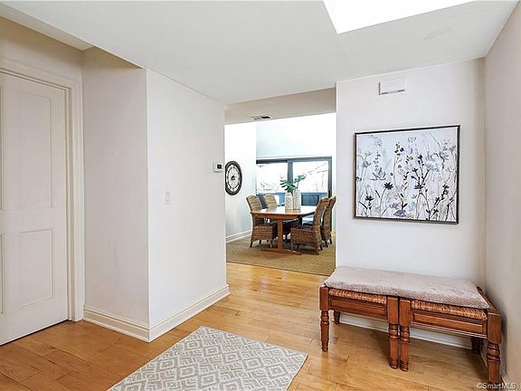 5th image of 187 Rowayton Woods Dr Unit 187