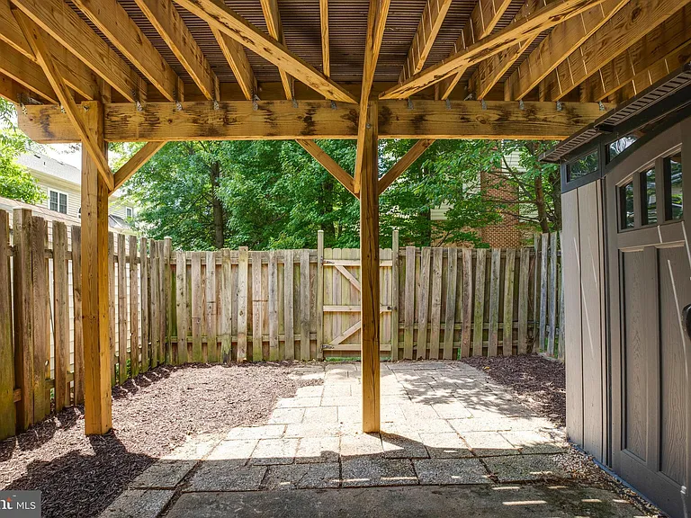 8657 Dellway Ln — Photo 36