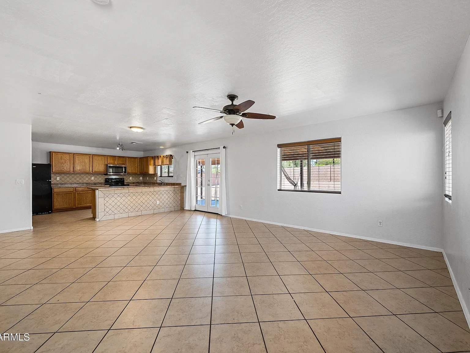 4 bed, 3.0 bath, 1921 sqft, $1,899 — Photo 3