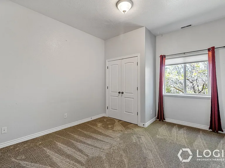 9223 Silver Lake Dr — Photo 32
