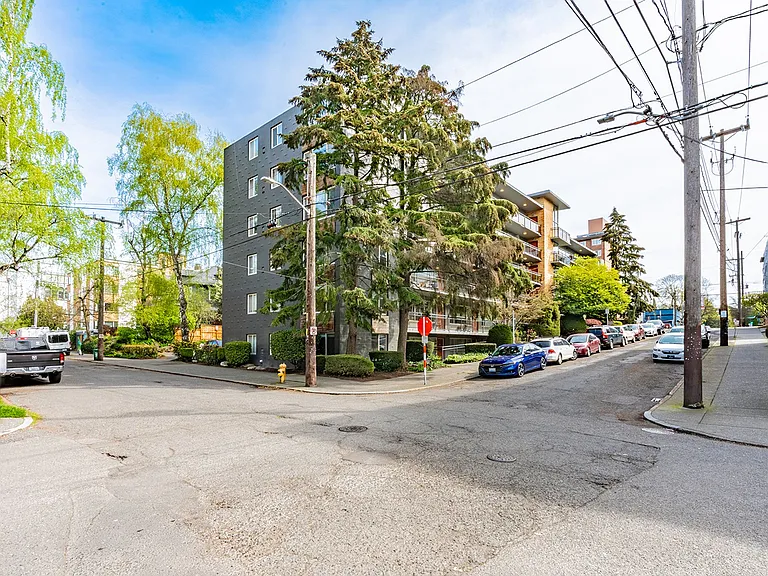 700 E Mercer — Photo 4