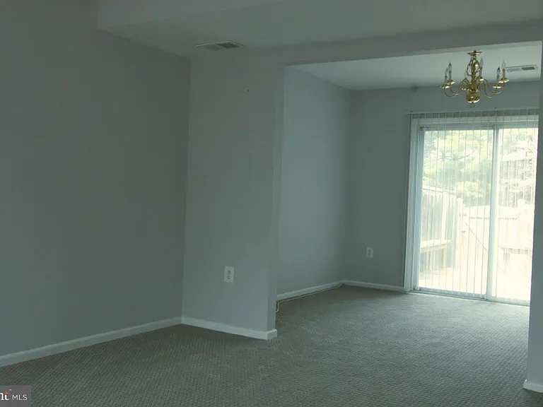 4 Chantilly Ct — Photo 4