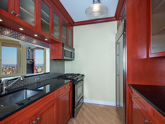 5th image of 150 W 56th St APT 6002