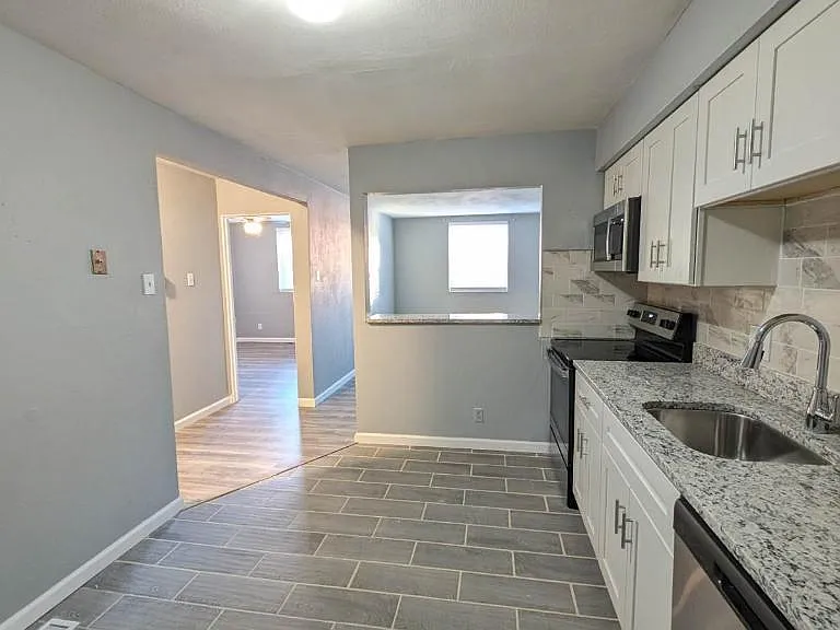 7230 Southwest Ave #9 — Photo 7
