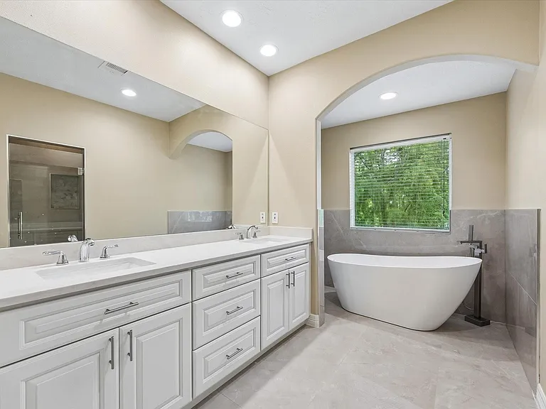 1417 Thompson St — Photo 13