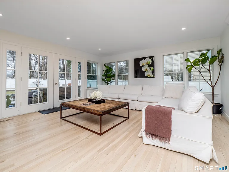 28 Oak St — Photo 8