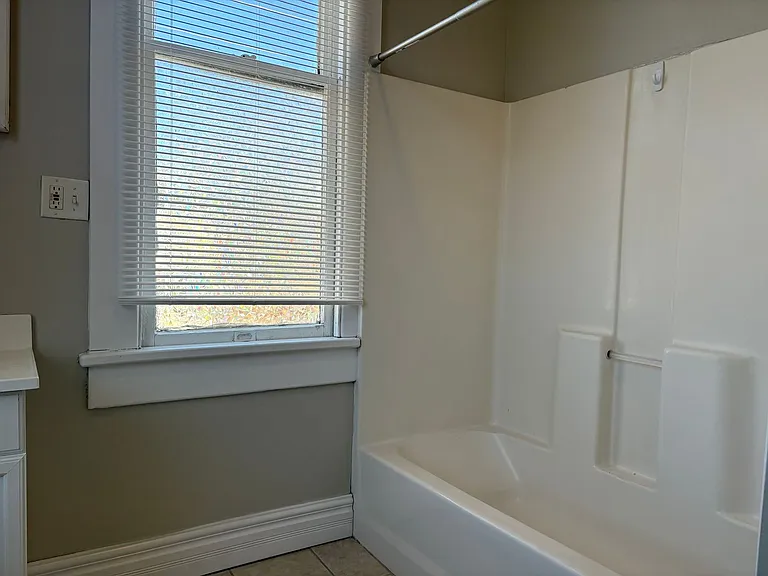 836 E Henry St #C — Photo 8