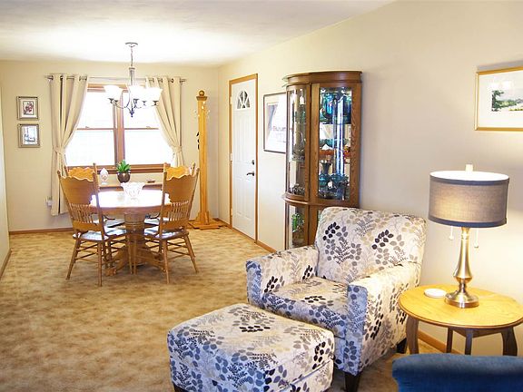 3rd image of 1141 N Sumac Dr