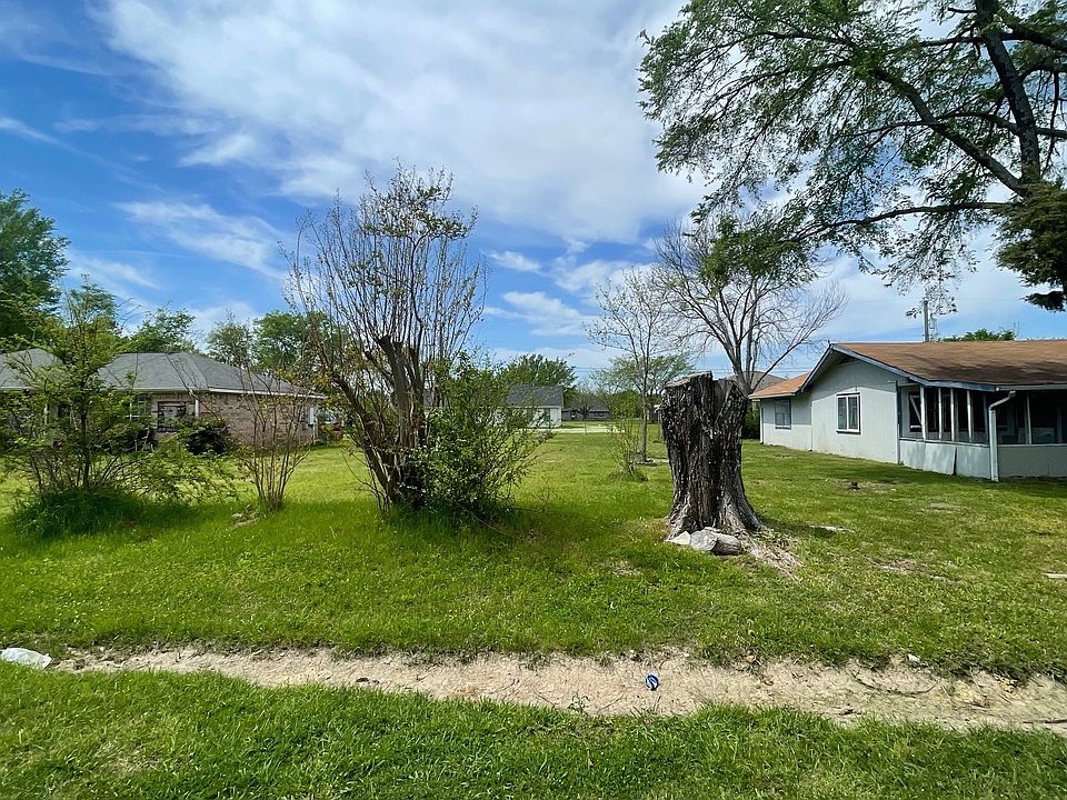 1st image of 211 Flying Bridge Dr