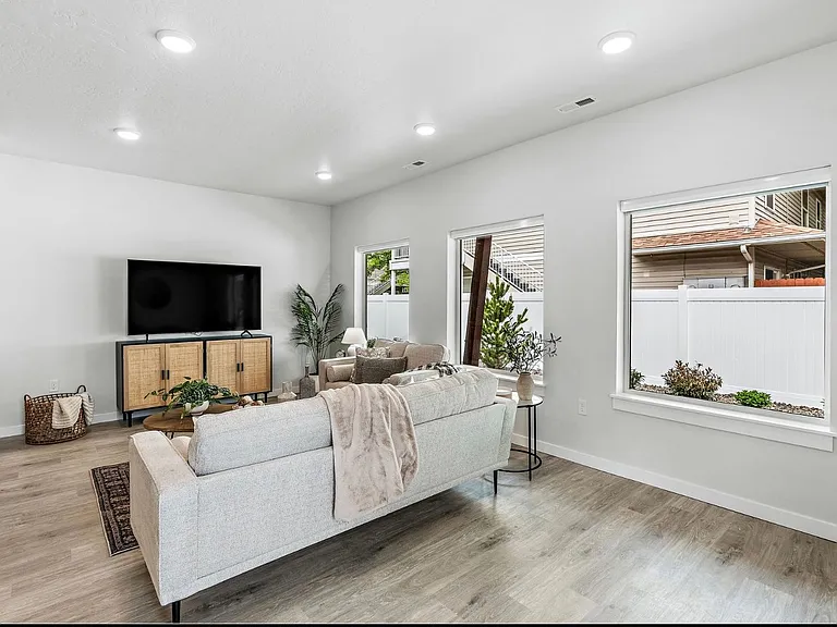 8953 W Irving St — Photo 7