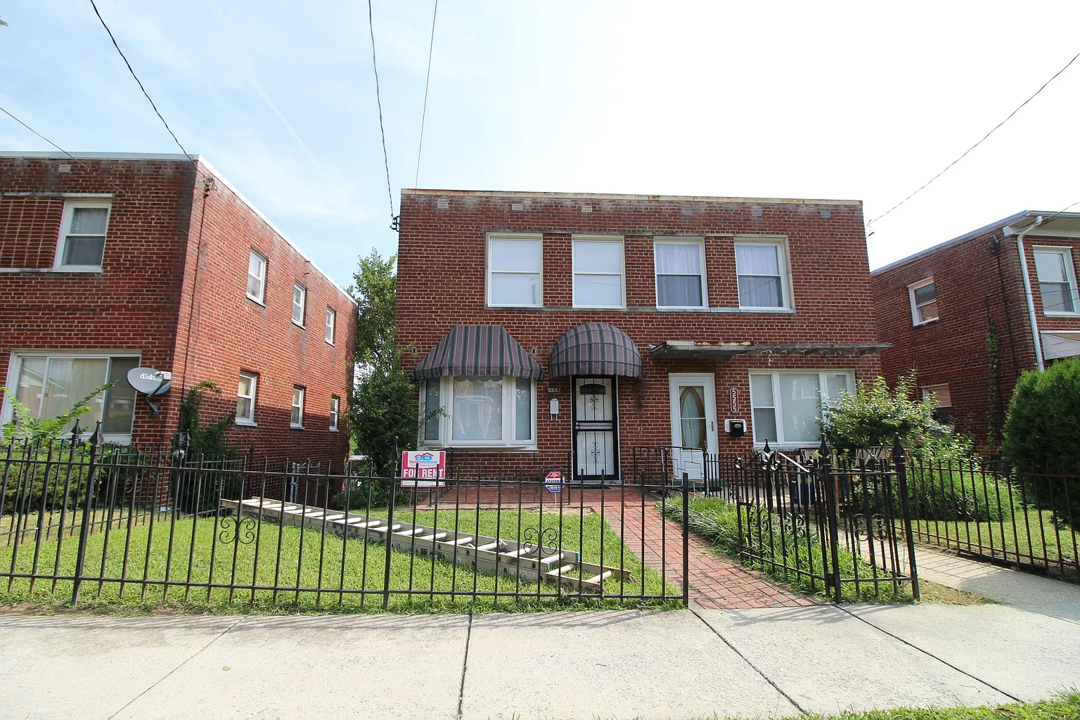 5557 Chillum Pl NE photo 1