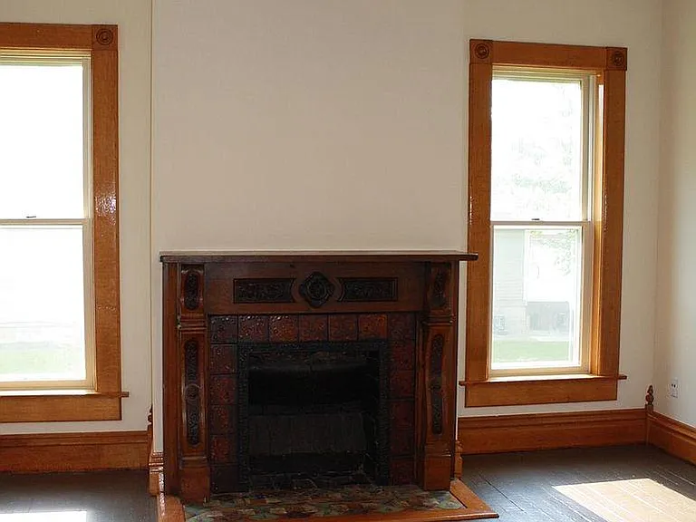 325 E University St — Photo 4