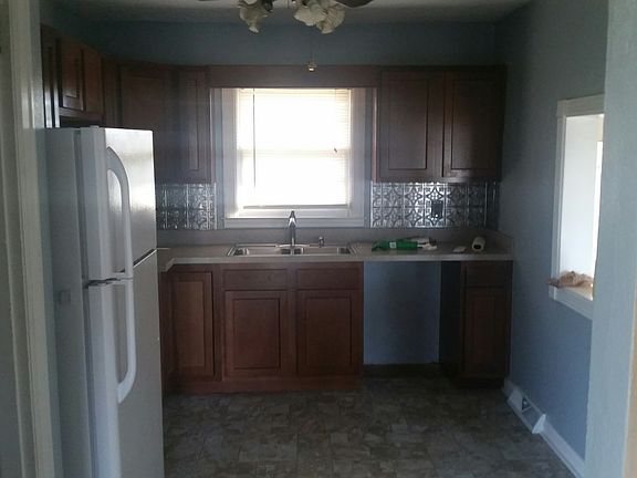 4th image of 648 W Main St