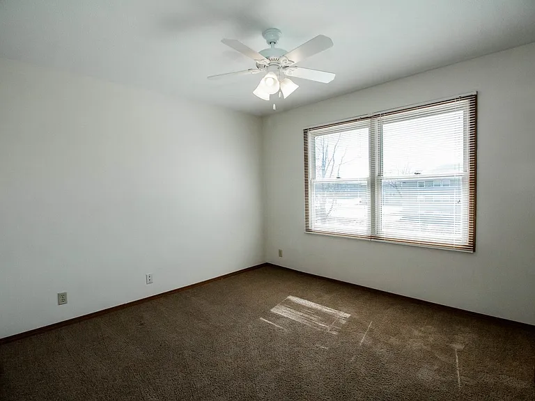 707 Golfcrest Rd S — Photo 9