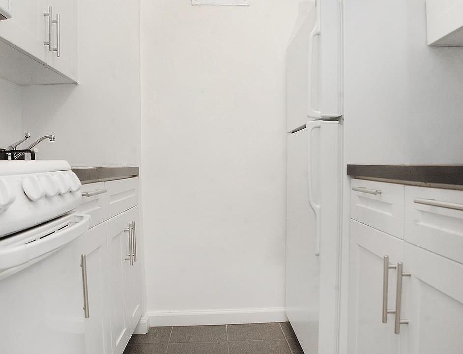 1st image of 320 E 58th St APT 8D