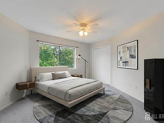 5th image of 48 Ellen Heath Dr