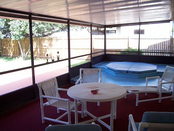 Screened Patio & Spa