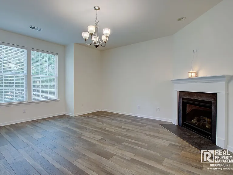 104 Elliot Creek Ln — Photo 7