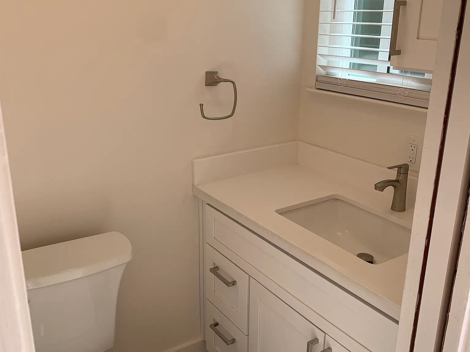 2 bed, 1.5 bath, 950 sqft, $2,700 — Photo 3